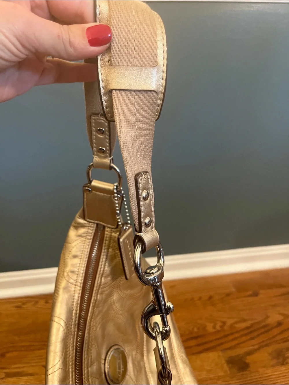 Coach F18882 Signature Stitch Gold Metallic Leather Hobo Shoulder Bag COA